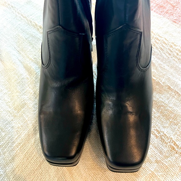 Steve Madden Jill-Joy Black Boot Size 9, never worn - Picture 3 of 4